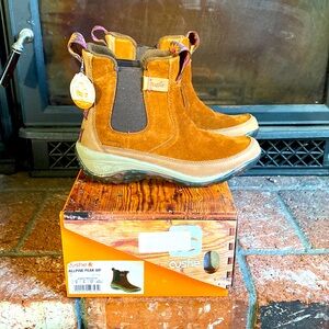 NEW! CUSHE Allpine Peak Waterproof Insulated Brown Suede Boots SZ 6 EU 37